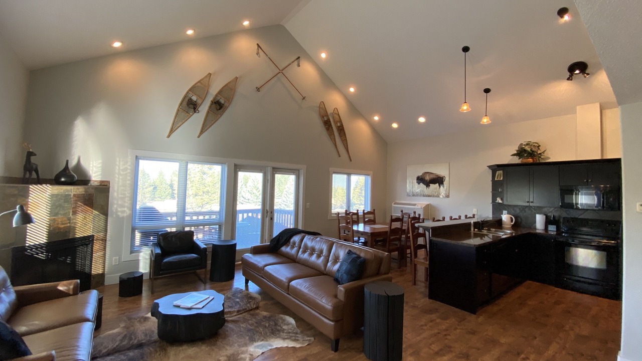Photo of Livingroom in East Kootenay