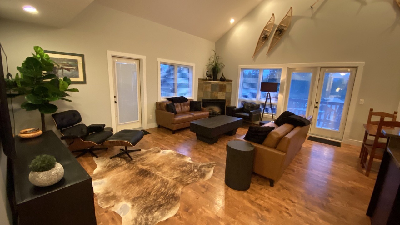 Photo of Livingroom in East Kootenay