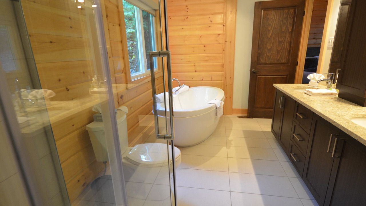 Photo of Bathroom in Sainte-Marguerite-du-Lac-Masson