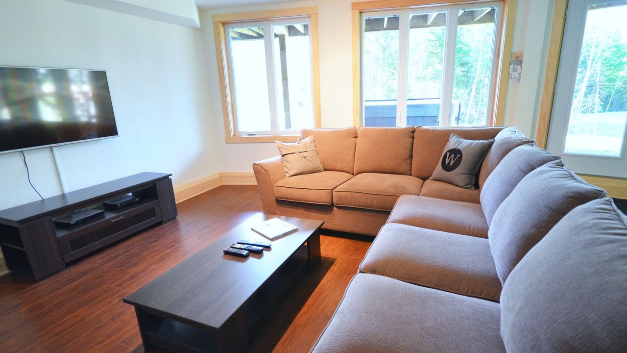 Photo of Livingroom in Sainte-Marguerite-du-Lac-Masson