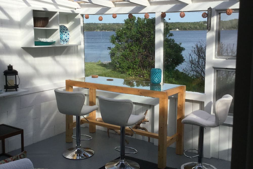 Photo of Patio Balcony in Boutiliers Point