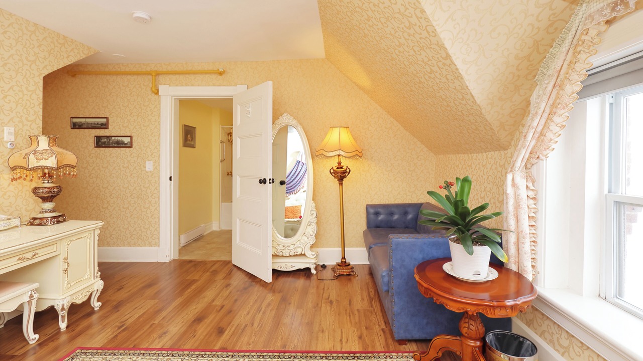 Photo of Bedroom in Queens Square