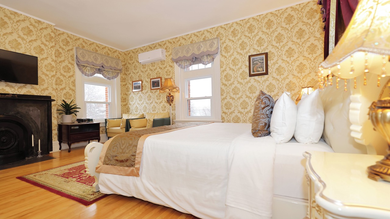 Photo of Bedroom in Queens Square