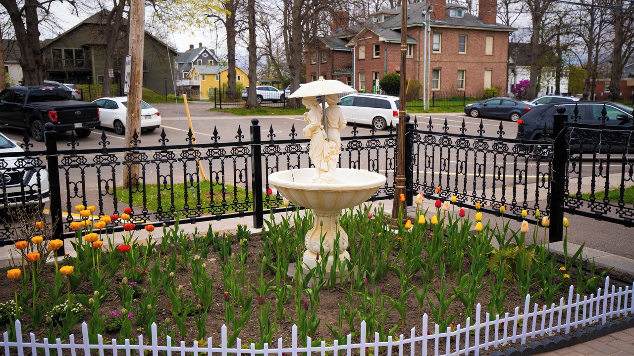 Photo of Outdoor in Queens Square