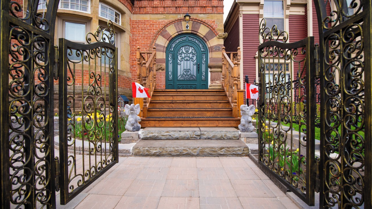 Photo of Outdoor in Queens Square
