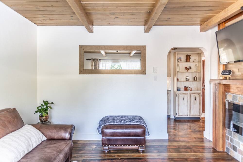 Photo of Livingroom in Saanich