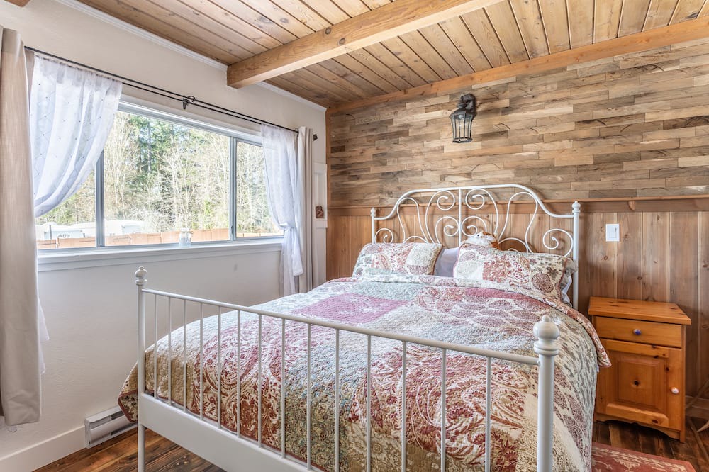Photo of Bedroom in Saanich