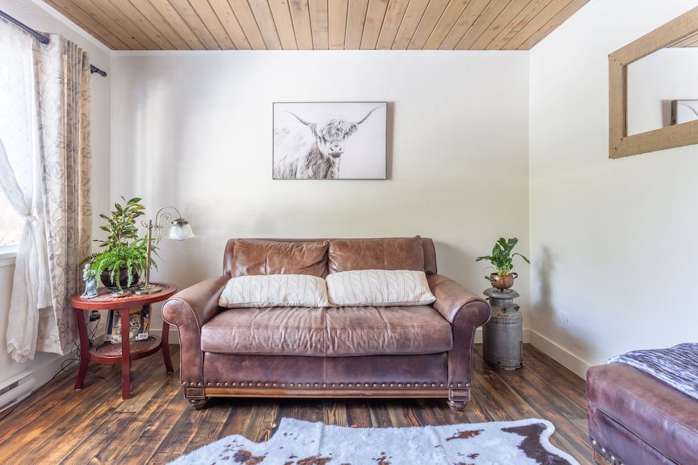 Photo of Livingroom in Saanich
