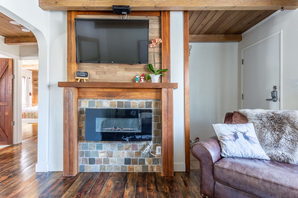 Photo of Livingroom in Saanich