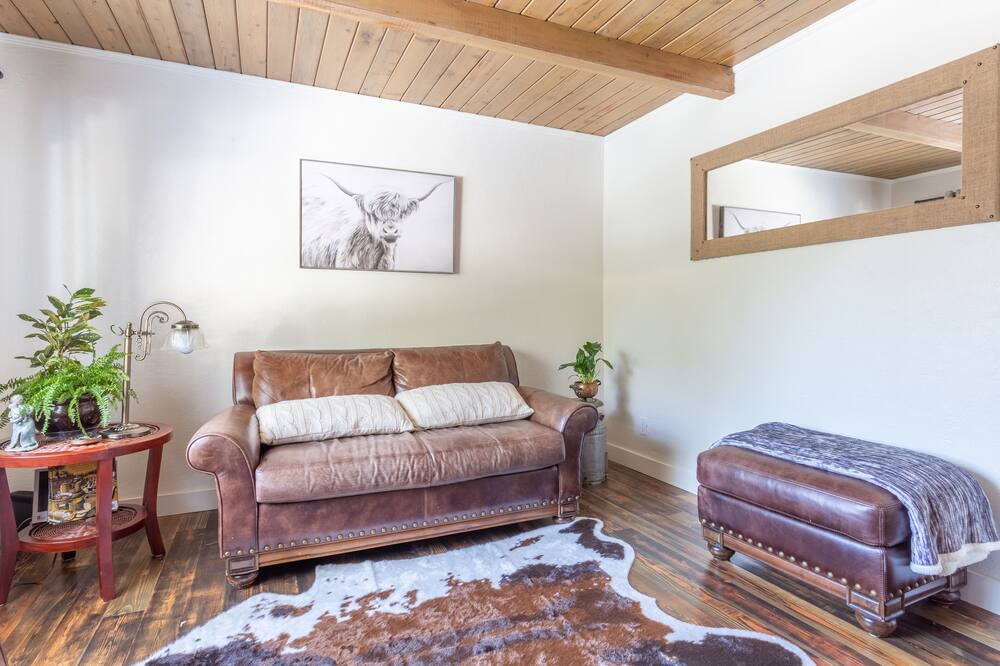 Photo of Livingroom in Saanich