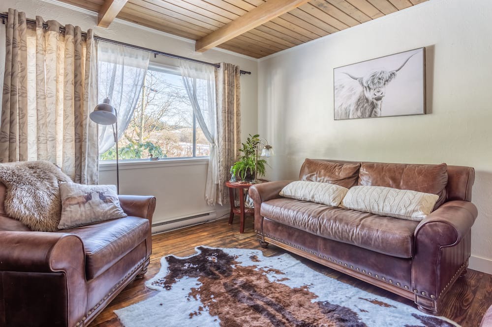 Photo of Bedroom in Saanich