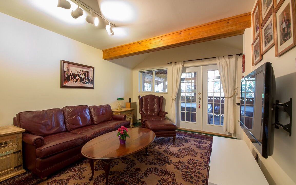 Photo of Livingroom in Whistler Cay Heights