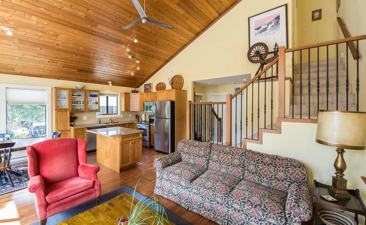 Photo of Livingroom in Whistler Cay Heights