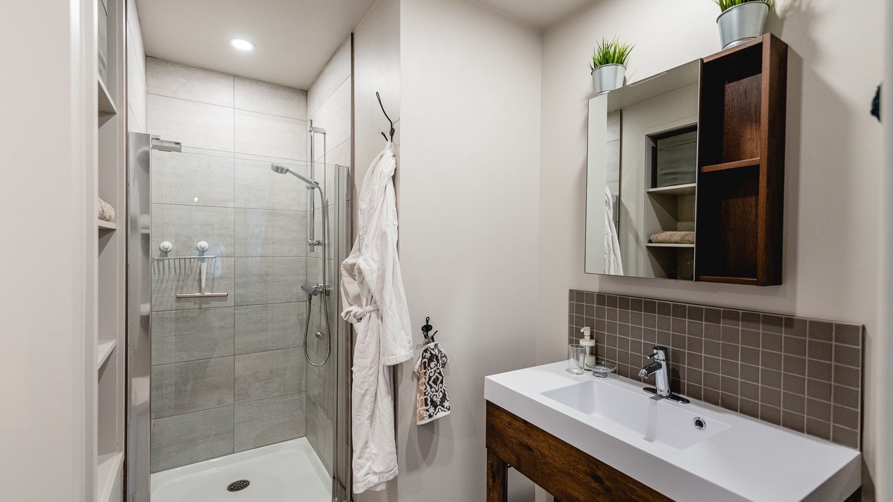 Photo of Bathroom in Laprairie