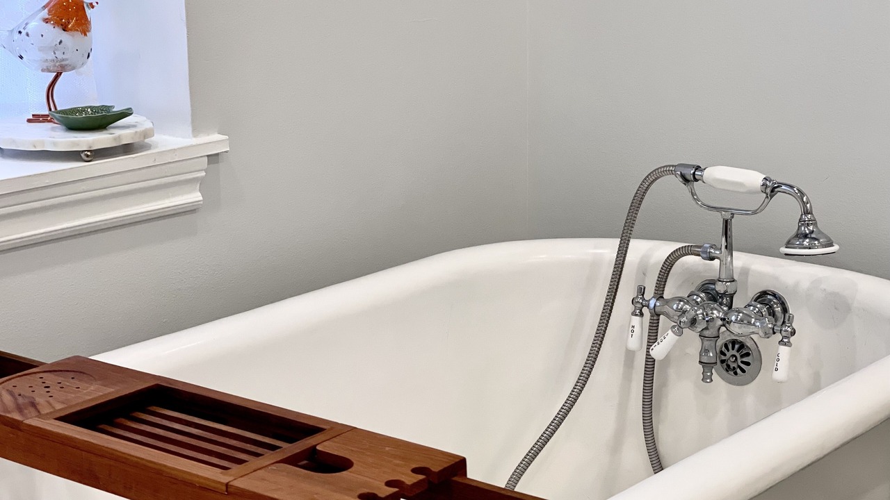 Photo of Bathroom in Queens Square