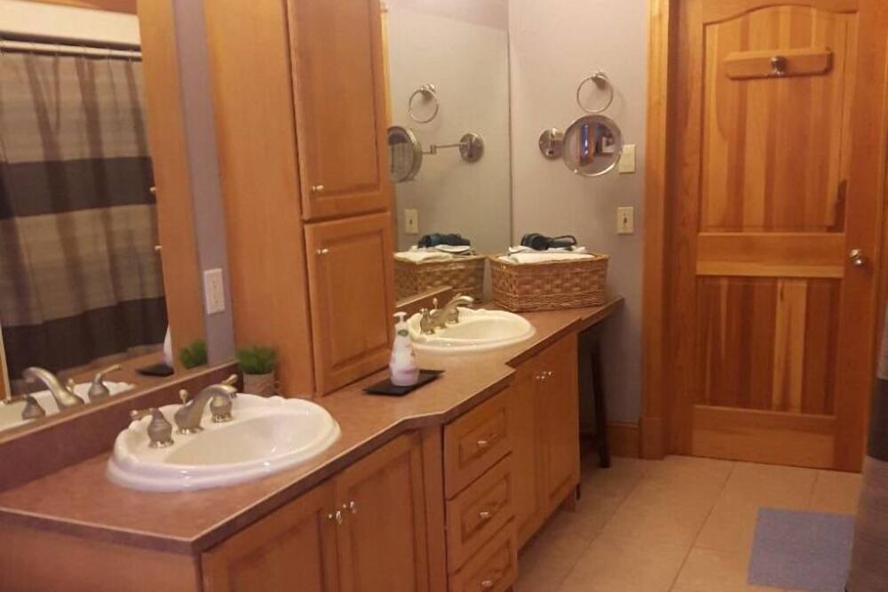 Photo of Bathroom in Lucasville