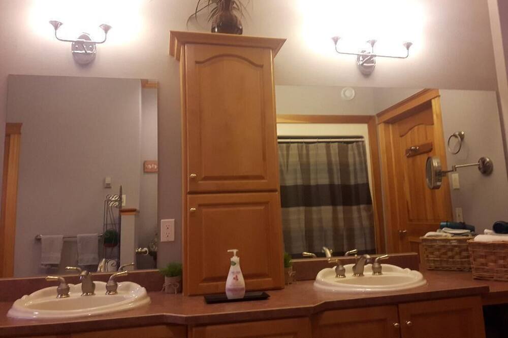 Photo of Bathroom in Lucasville