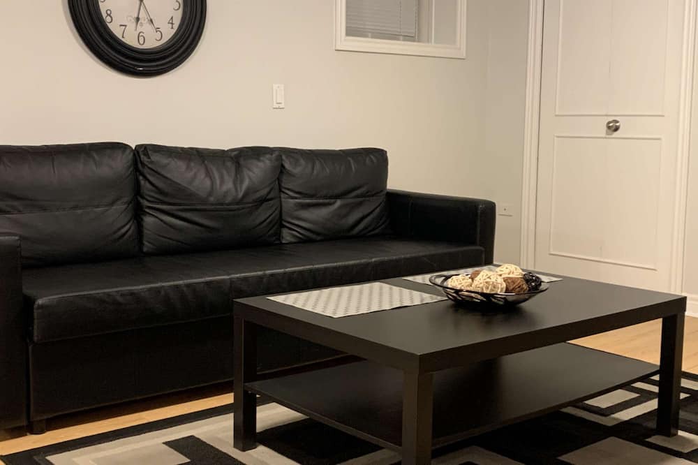 Photo of Livingroom in Trinity - Bellwoods