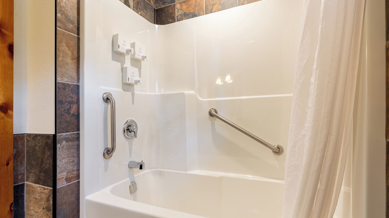 Photo of Bathroom in Jasper