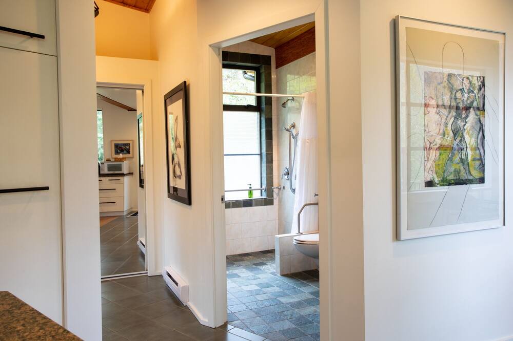 Photo of Bedroom in Madeira Park