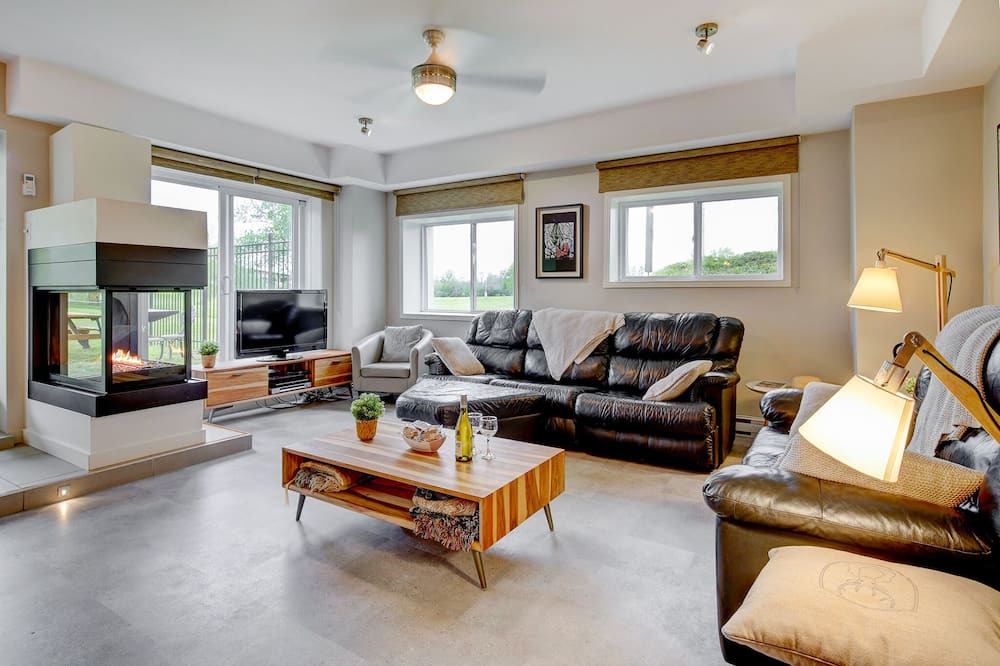 Photo of Livingroom in Chateau-Richer