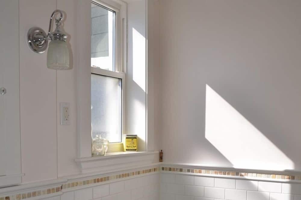 Photo of Bathroom in Bracondale Hill