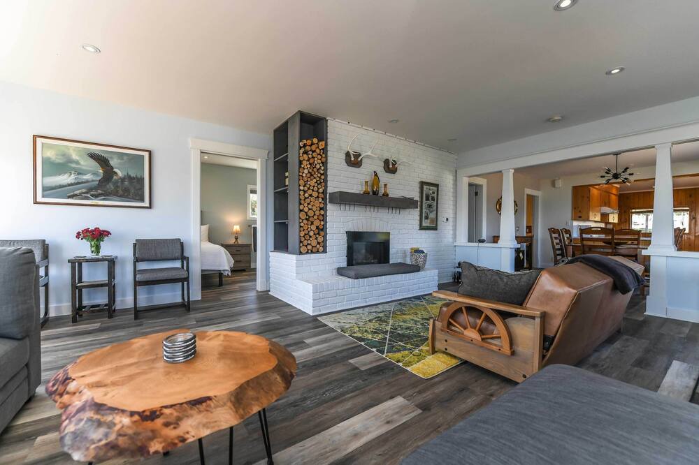 Photo of Livingroom in Union Bay