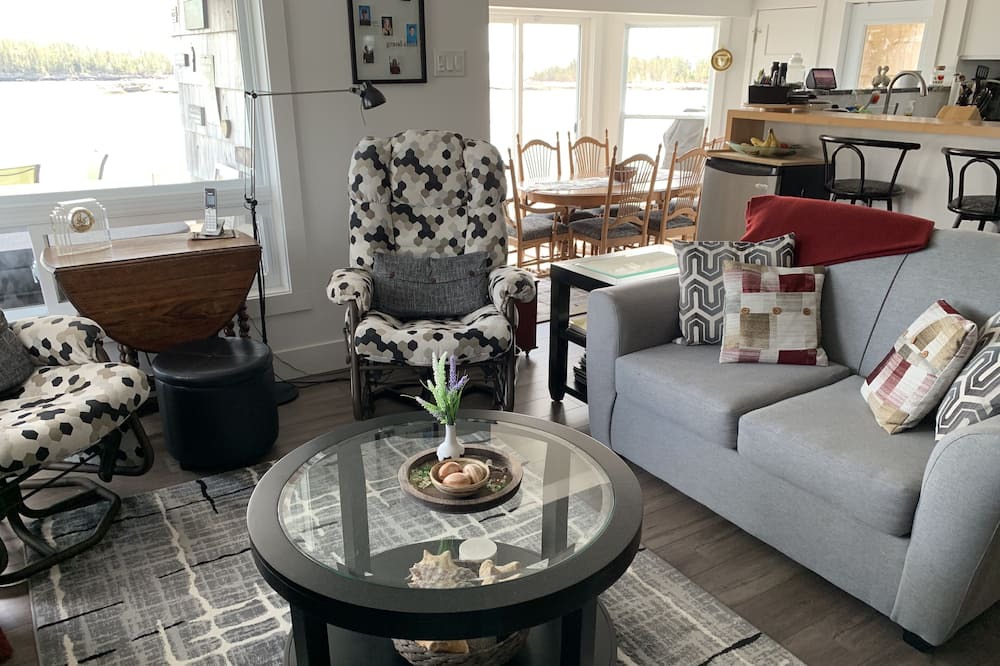 Photo of Livingroom in Southwest Cove