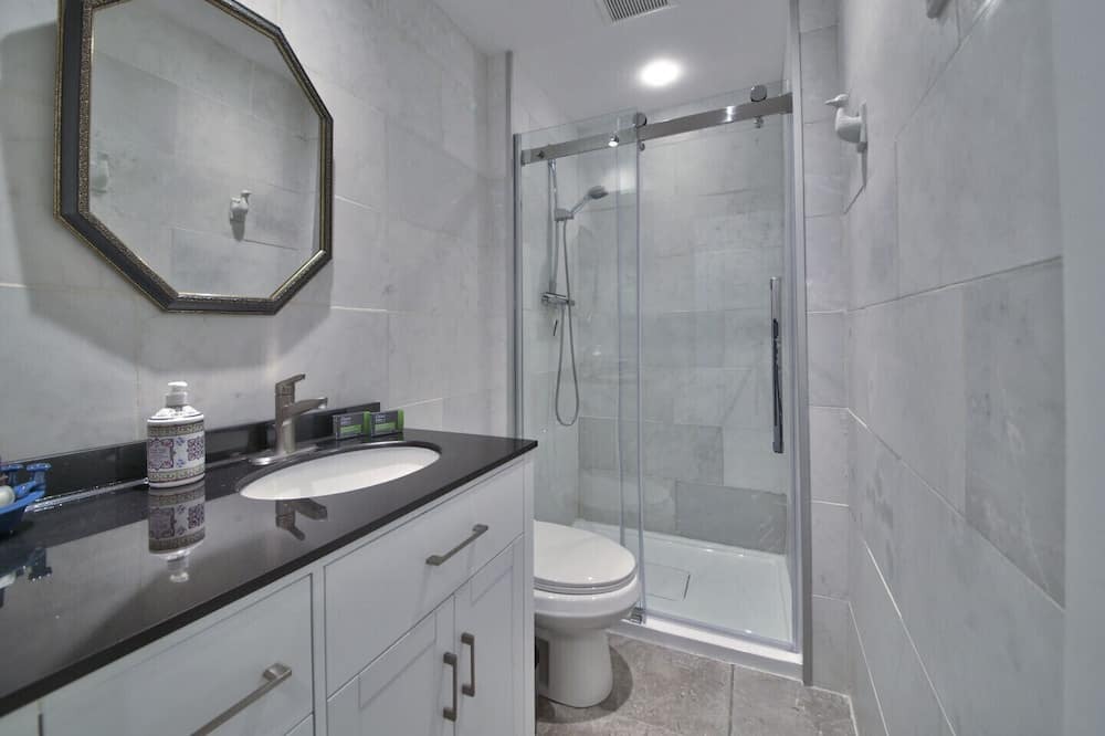 Photo of Bathroom in Dorval
