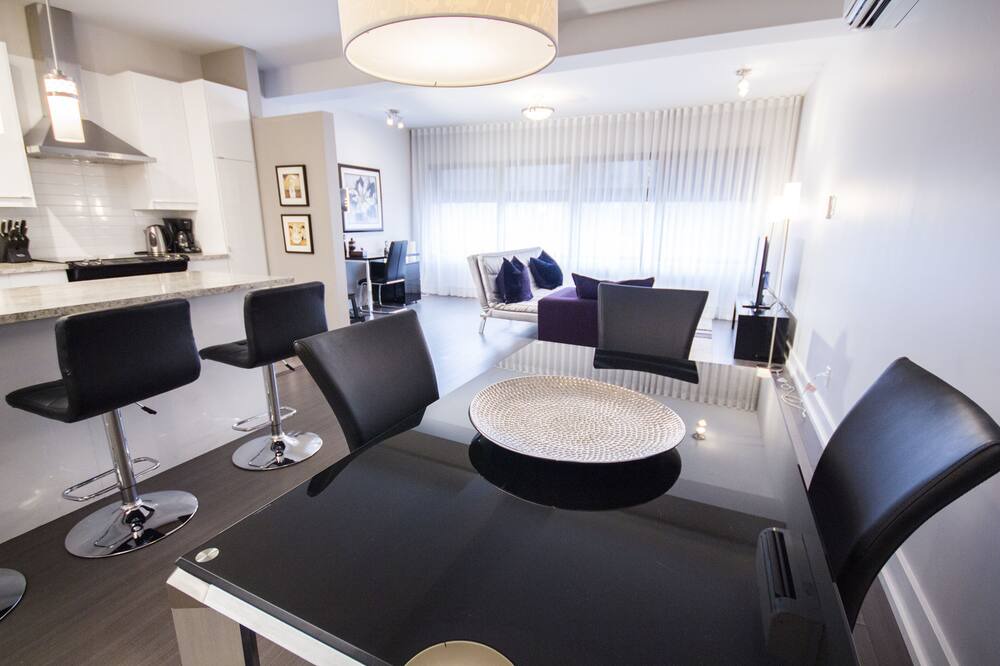 Photo of Livingroom in La Petite-Patrie