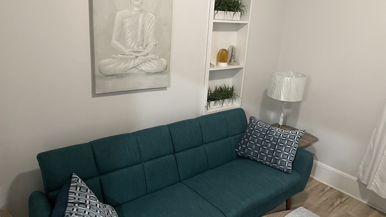 Photo of Livingroom in Downtown Niagara Falls
