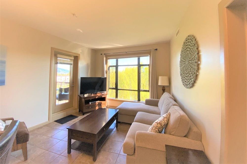 Photo of Livingroom in South Pandosy
