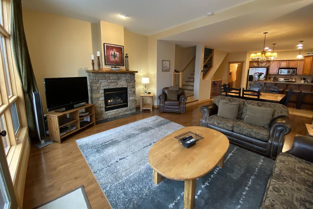Photo of Livingroom in East Kootenay