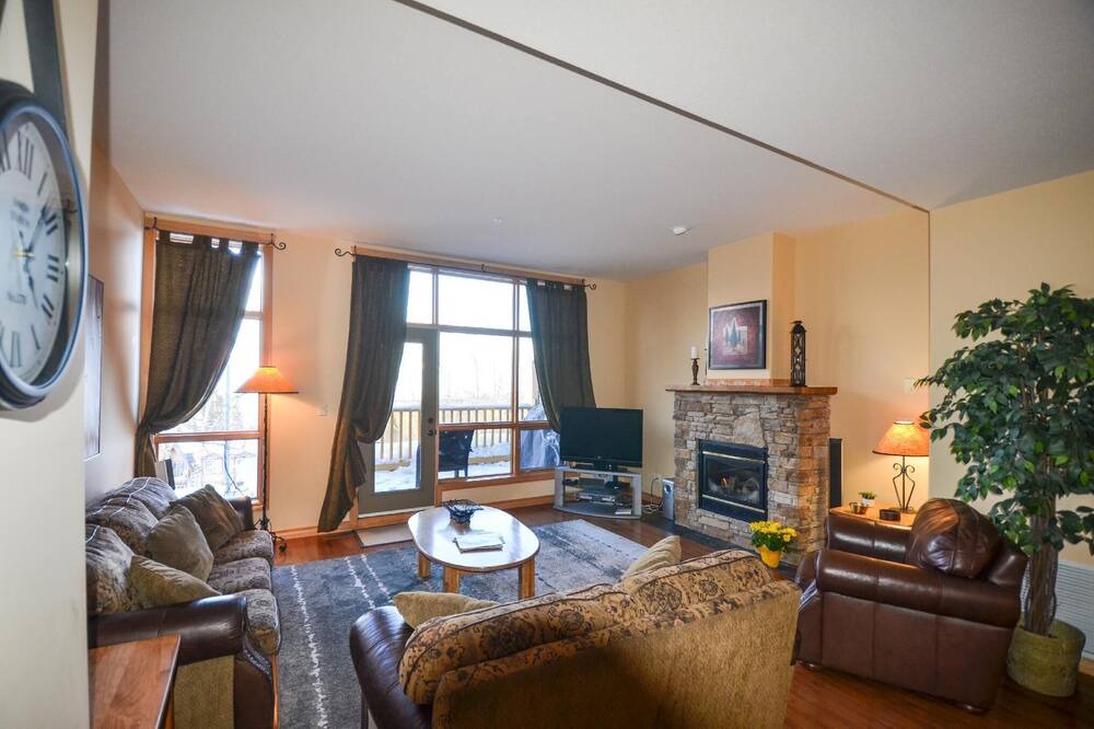 Photo of Livingroom in East Kootenay