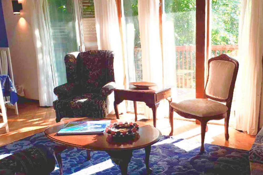 Photo of Livingroom in Les Collines-de-l'Outaouais Regional County Municipality