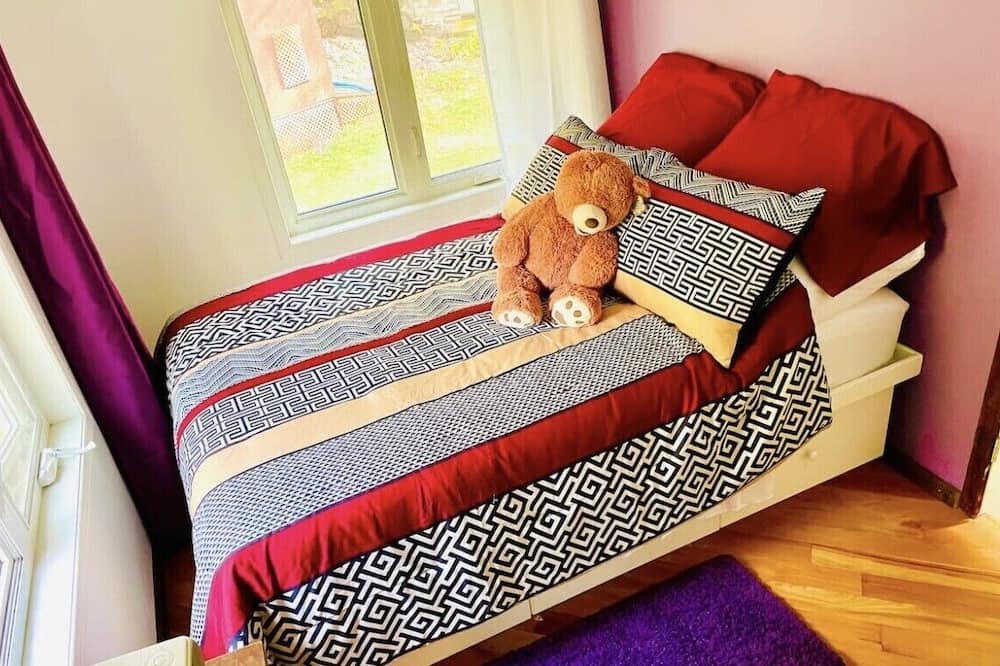 Photo of Bedroom in Les Collines-de-l'Outaouais Regional County Municipality