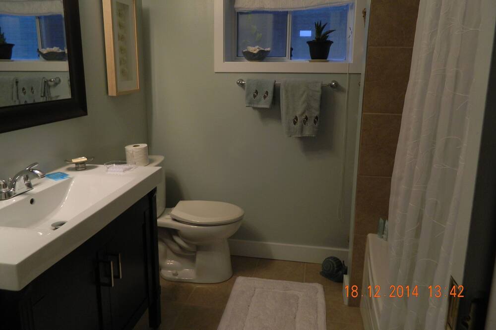 Photo of Bathroom in Central Saanich