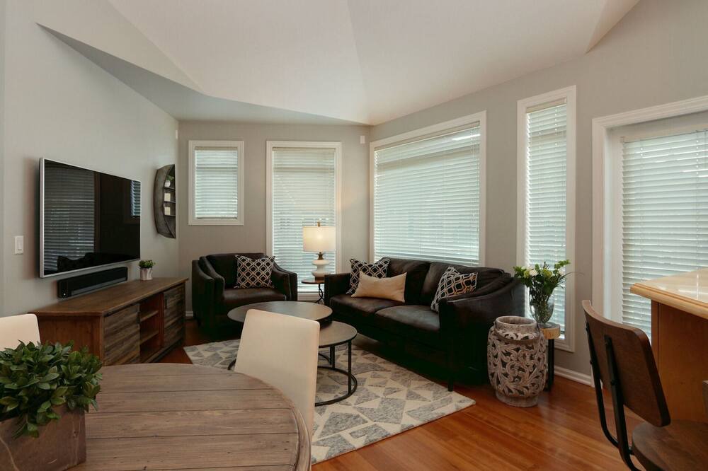 Photo of Livingroom in North End