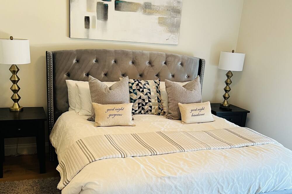 Photo of Bedroom in Queens Square