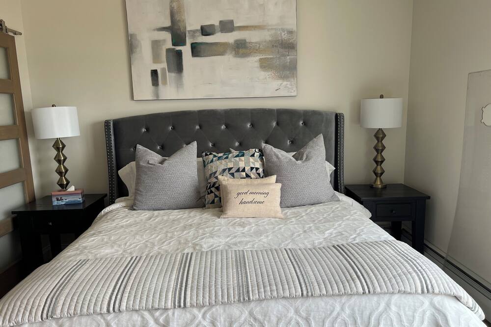 Photo of Bedroom in Queens Square