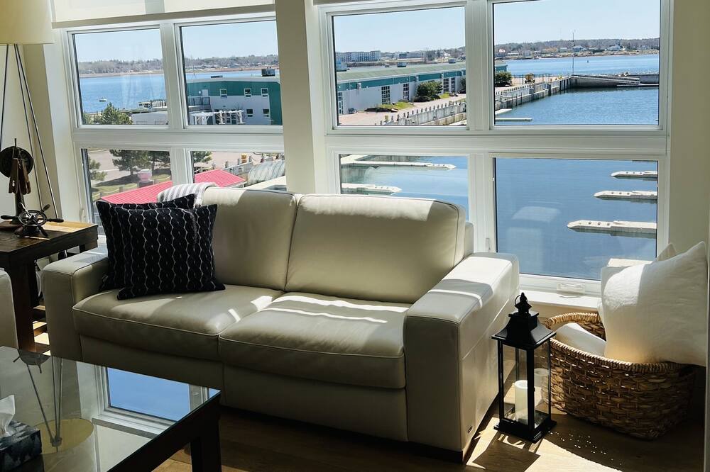 Photo of Livingroom in Queens Square