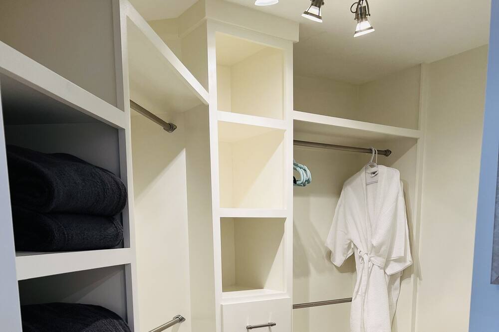 Photo of Bedroom in Queens Square