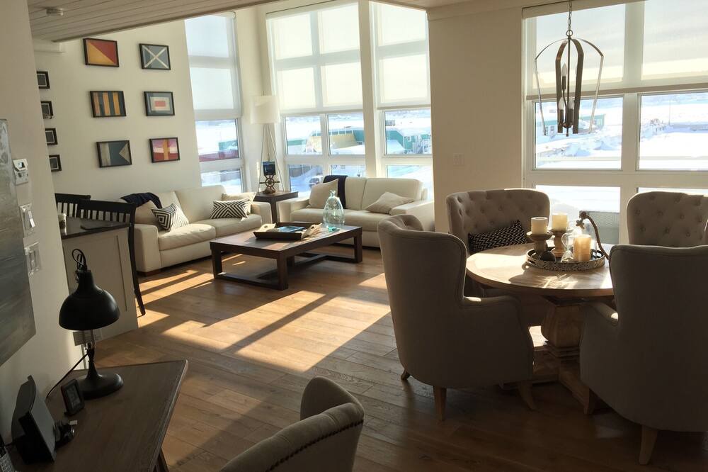 Photo of Livingroom in Queens Square