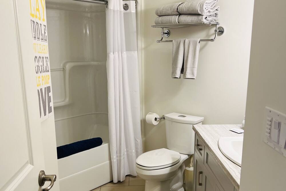Photo of Bathroom in Queens Square