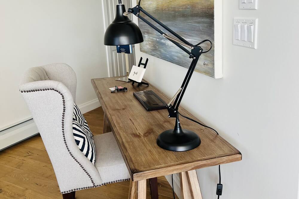 Photo of Bedroom in Queens Square