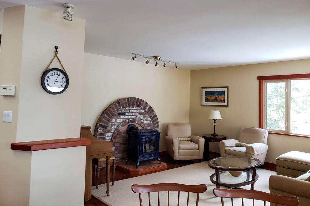 Photo of Bedroom in Port Alberni