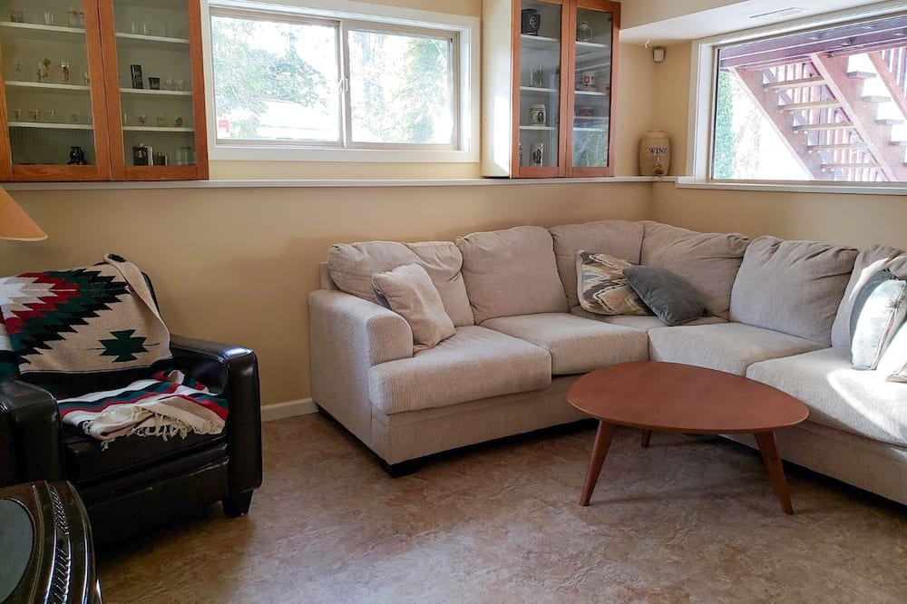 Photo of Livingroom in Port Alberni