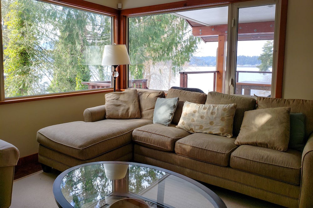 Photo of Livingroom in Port Alberni