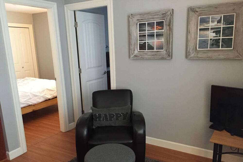 Photo of Livingroom in East Clayton