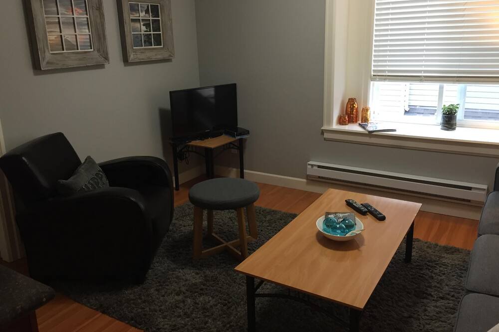 Photo of Livingroom in East Clayton